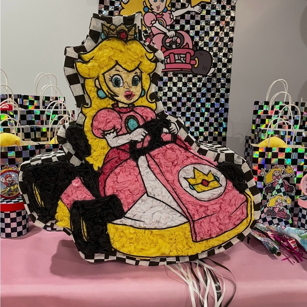 Princess Peach Piñata